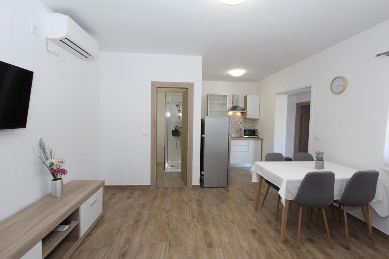 Apartments Eni Rovinj Exterior photo